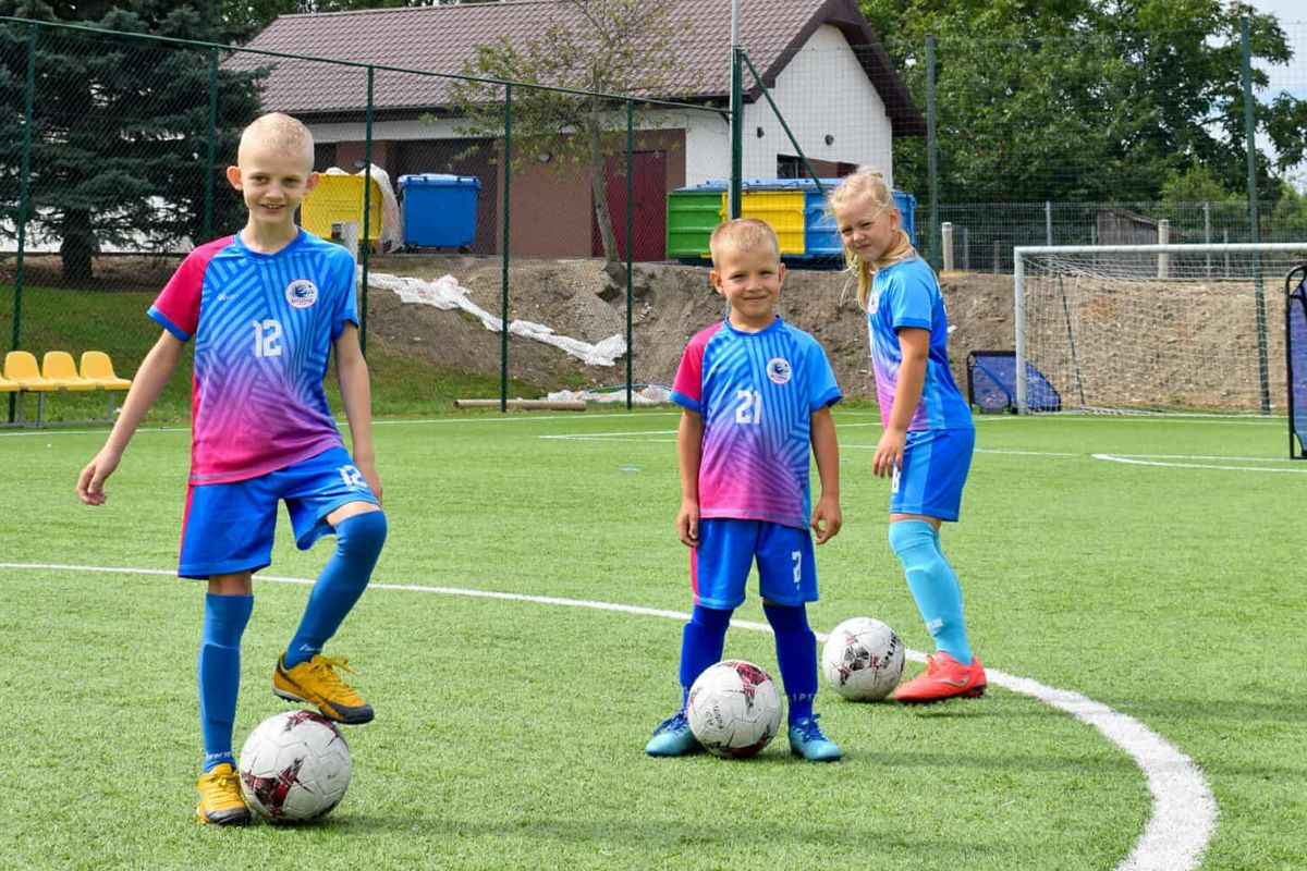 AS Funiño w praktyce – uśmiechnięte dzieci przed meczem